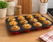 BERLINGER HAUS METALLIC Muffinsütő forma  4x35,5x27 cm bordó-fekete