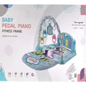 Bébi rugdalódzó zongorával kék tengeri világgal