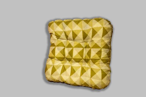 PUFFY Ülőpárna 38x38x8 cm-es kheki kocka mintás