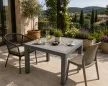 Rattan kerti asztal 90x90 cm - szürke színben
