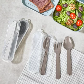 Evőeszköz szett műanyag tartóban L-00906